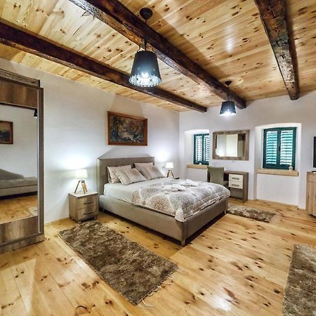 Apartments "Old House Pajovic" ヴィルパザル エクステリア 写真