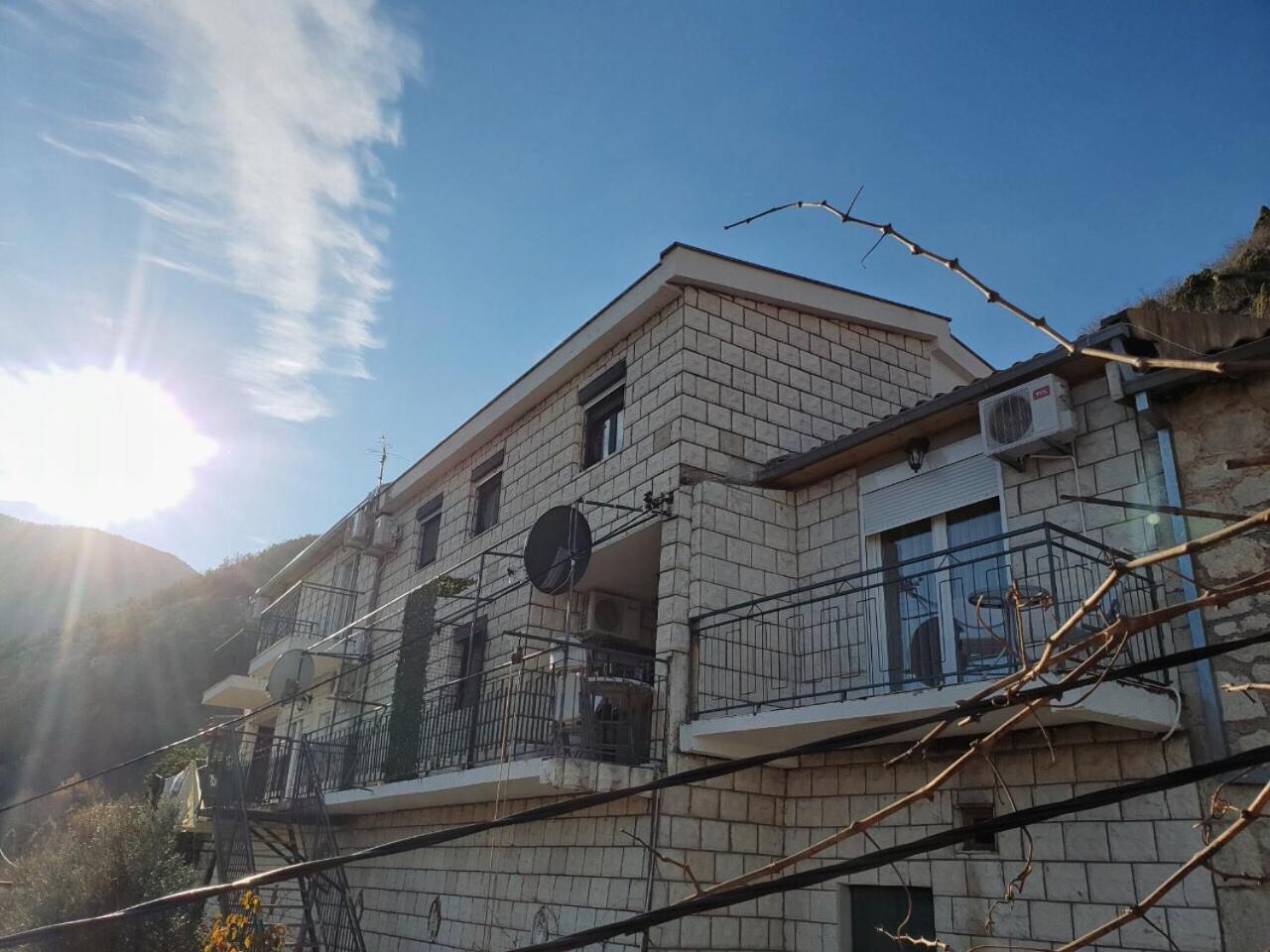 Apartments "Old House Pajovic" ヴィルパザル エクステリア 写真