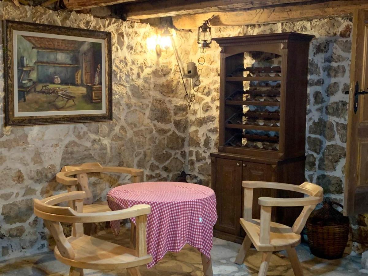 Apartments "Old House Pajovic" ヴィルパザル エクステリア 写真